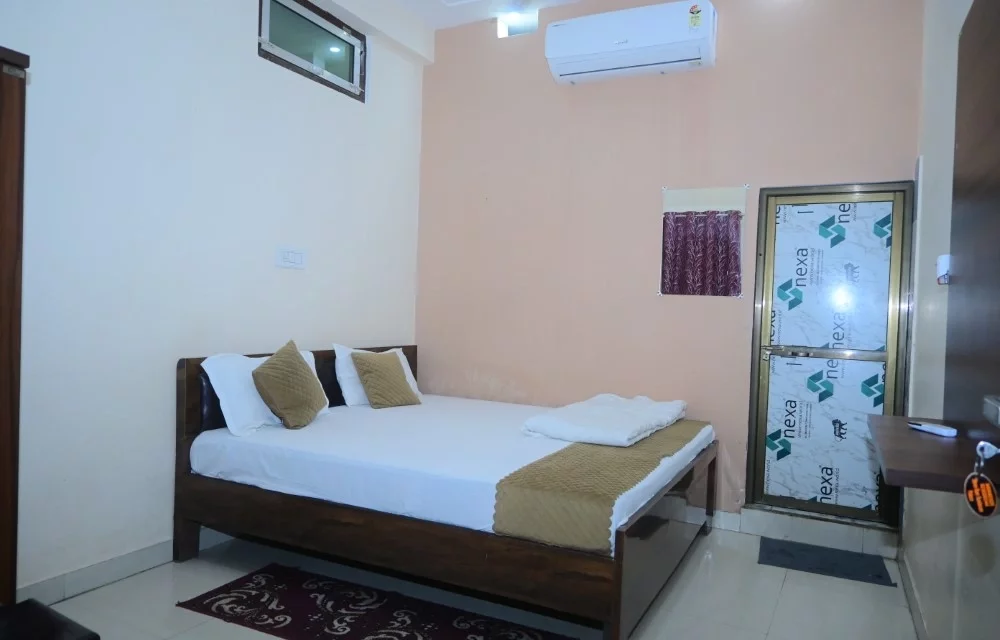 Hotel SR Inn Double Bed Room Image